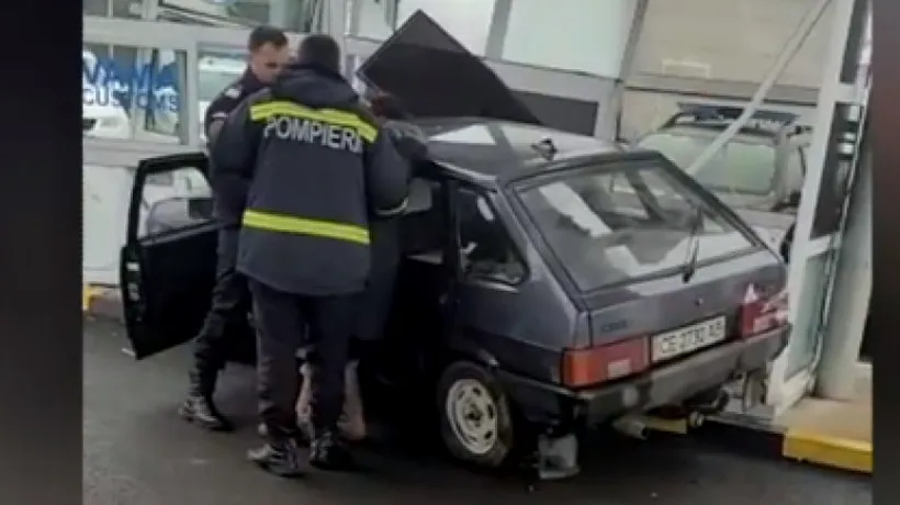 O șoferiță din Ucraina a intrat cu mașina în toneta de control de la punctul de frontieră Vicovu de Sus