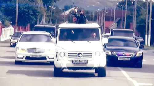 Un șef de stat stabilește, prin lege, cu câte mașini ai voie să mergi la o nuntă