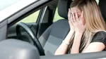 O ieșeancă s-a trezit cu zeci de AMENZI după ce și-a vândut mașina. Ce pățești dacă nu înmatriculezi autovehiculul pe numele tău