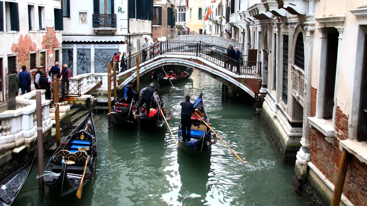 O nouă TAXĂ DE INTRARE pentru turiștii care vor să viziteze Veneția. Cine NU o va plăti