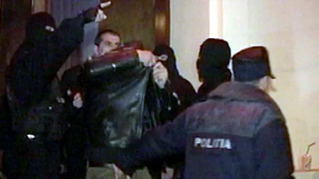 Galați: Percheziții la 42 de persoane suspectate de implicarea în scandalul cu pistoale și săbii