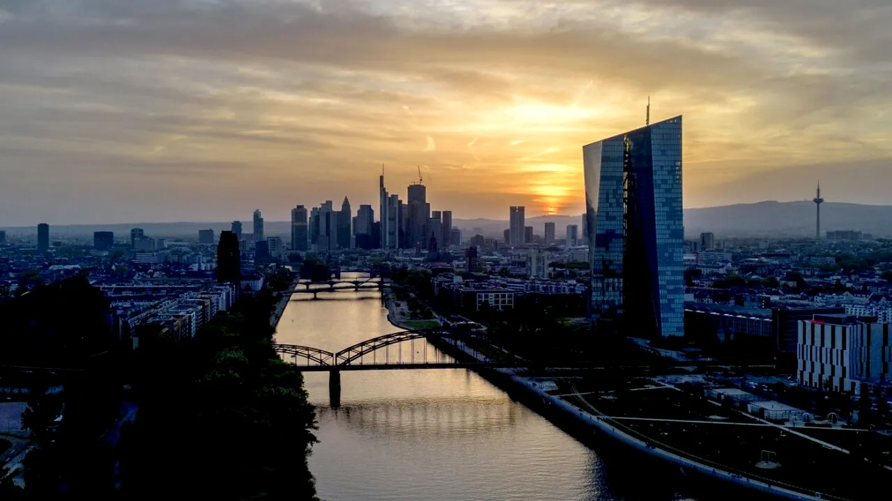 Guvernatorul Băncii centrale a Franței este încrezător că BCE va începe în IUNIE relaxarea politicii monetare