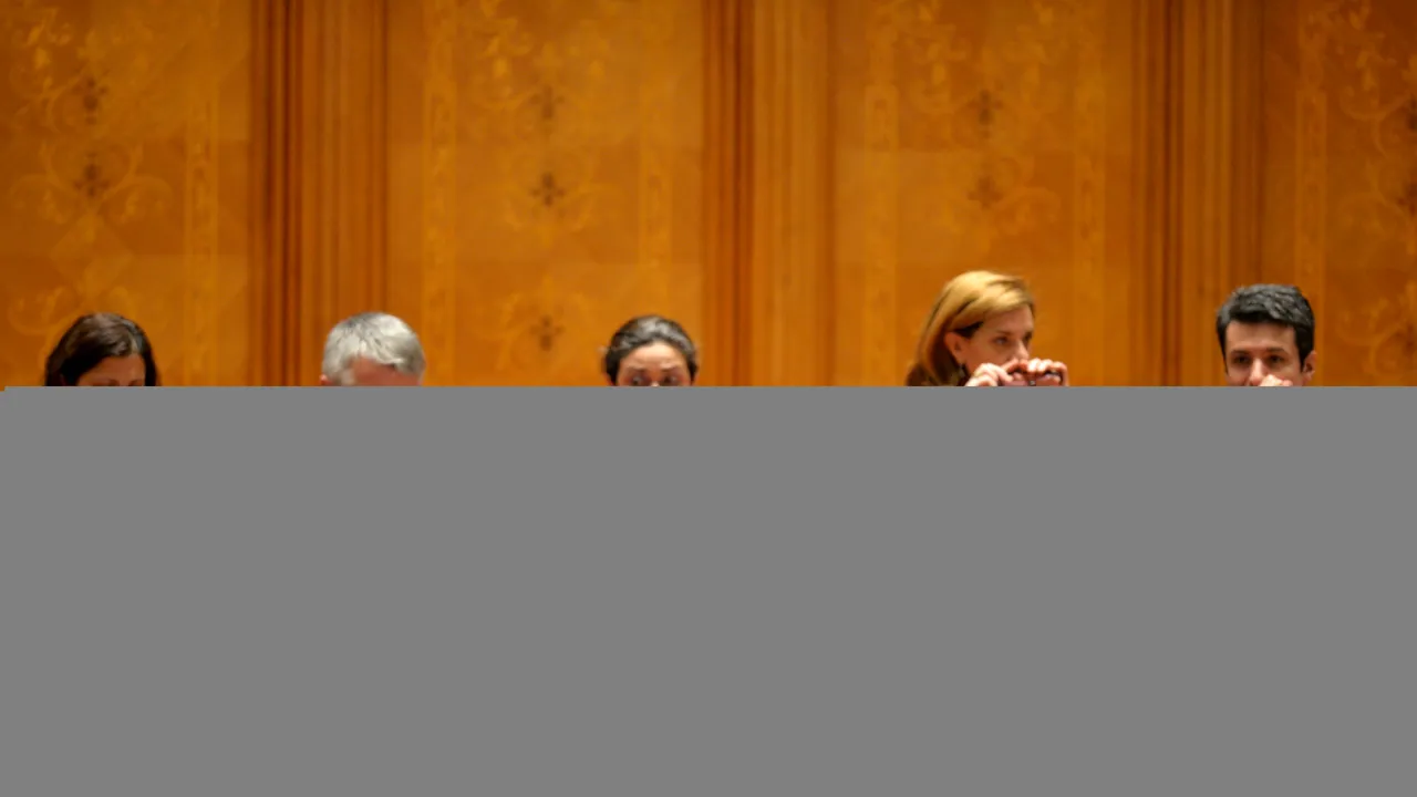 Cât a scăzut Guvernul Cioloș în sondaje în doar cinci luni