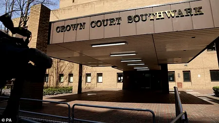 Un cuplu de români, în vârstă de 33 de ani, a folosit un băiat de șase ani pentru a fura un ceas de aur în valoare de 67.000 de lire sterline