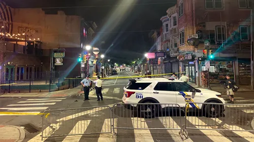 FOTO-VIDEO | Un nou atac armat în SUA. Trei morți și 11 răniți după ce mai multe persoane au deschis focul asupra mulțimii, pe o stradă aglomerată din Philadelphia