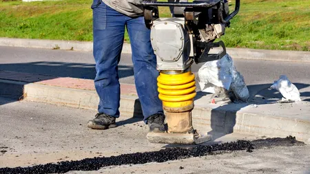 „Dorel” lovește din nou. A lăsat un cartier întreg din Hunedoara în beznă după ce a tăiat cablurile electrice și apoi le-a betonat. „Ieșeau flăcări”