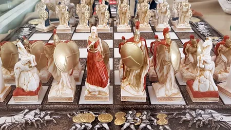 Un profesor strângător. Colecție unică în România de peste 120 de jocuri de șah din 40 de țări: Am început să adun de peste 20 de ani - GALERIE FOTO