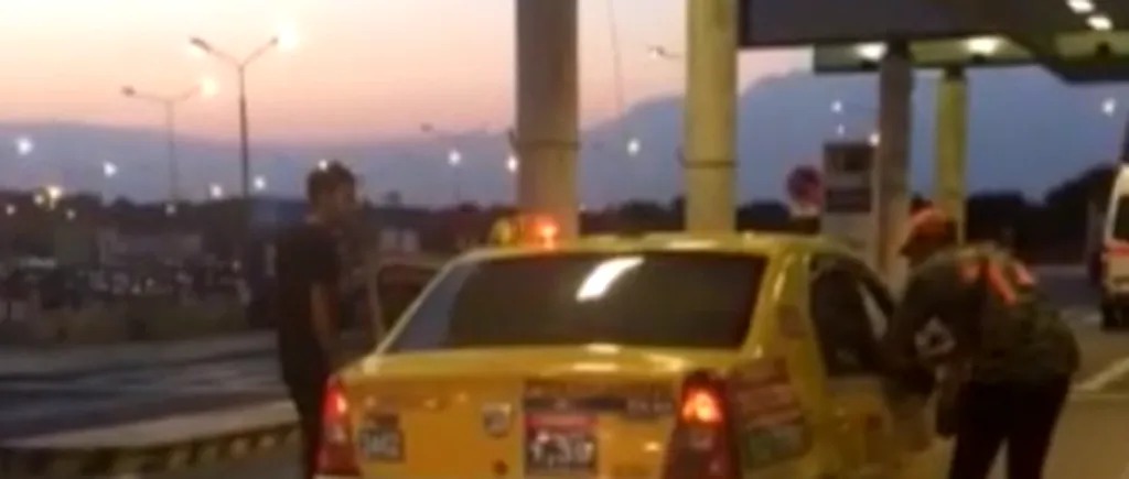 Doi turiști străini, pe punctul de a fi lăsați fără haine de un taximetrist care le-a cerut taxă de bagaj. VIDEO scandalos