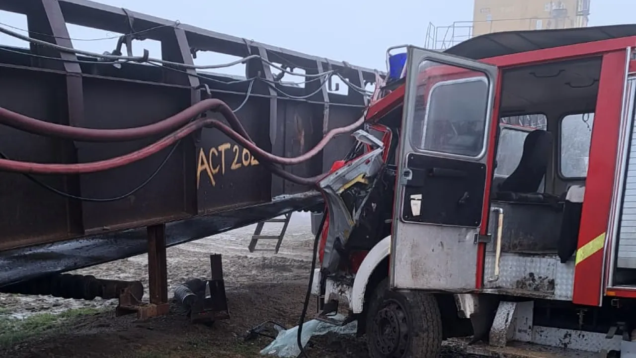 FOTO Accident în cariera minieră ROȘIA din Gorj. O dubă în care se aflau 6 mineri a intrat într-o bandă de transport a cărbunilor