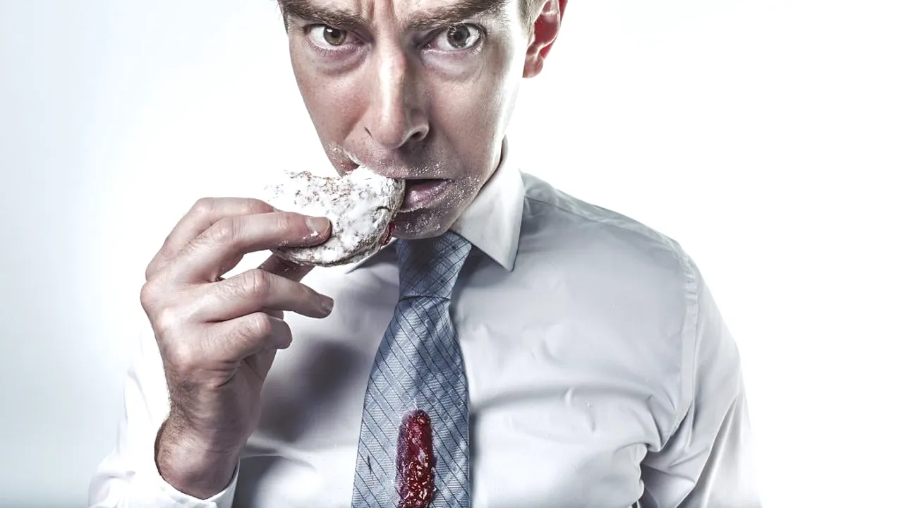 Patru obiceiuri alimentare la care trebuie să renunțăm în prima săptămână de dietă: „Ele reprezintă o capcană care îngrașă”