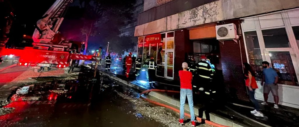 VIDEO | Incendiu devastator la un bloc de 10 etaje din Sectorul 5, în Capitală. 112 persoane au fost evacuate (UPDATE)