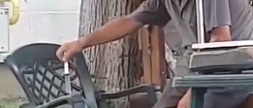 Imagini revoltătoare: Un vânzător a fost filmat în Brăila în timp ce injecta pepenii cu apă - VIDEO