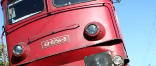 Accident în Mureș: Două persoane rănite după ce o mașină a fost lovită de o locomotivă