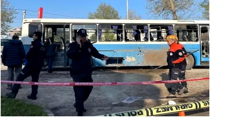 VIDEO | Atentat în Turcia. Un autobuz a fost aruncat în aer: Un mort și 30 de răniți