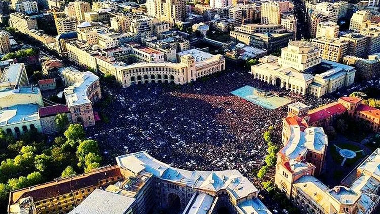 Pentru că nu a obținut funcția de premier, liderul opoziției din Armenia cheamă oamenii la proteste: 