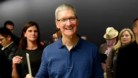 Licitația pentru o cafea cu CEO-ul Apple Tim Cook a fost adjudecată la 610.000 de dolari