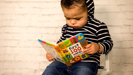 Mesajul dur al unui neurolog pentru părinții care își obligă copiii să scrie şi să citească de la vârste fragede: 