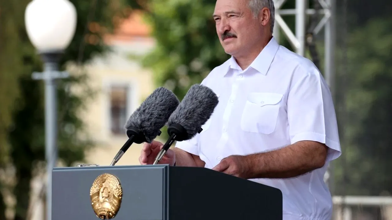 Aleksandr Lukașenko amenință că va închide fabricile în care au loc proteste și greve. Protestatarii ar urma să fie concediați