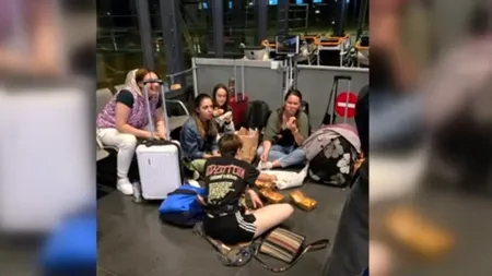 Zeci de români, BLOCAȚI pe aeroporturile din Uniunea Europeană. Întârzieri uriașe la zeci de zboruri