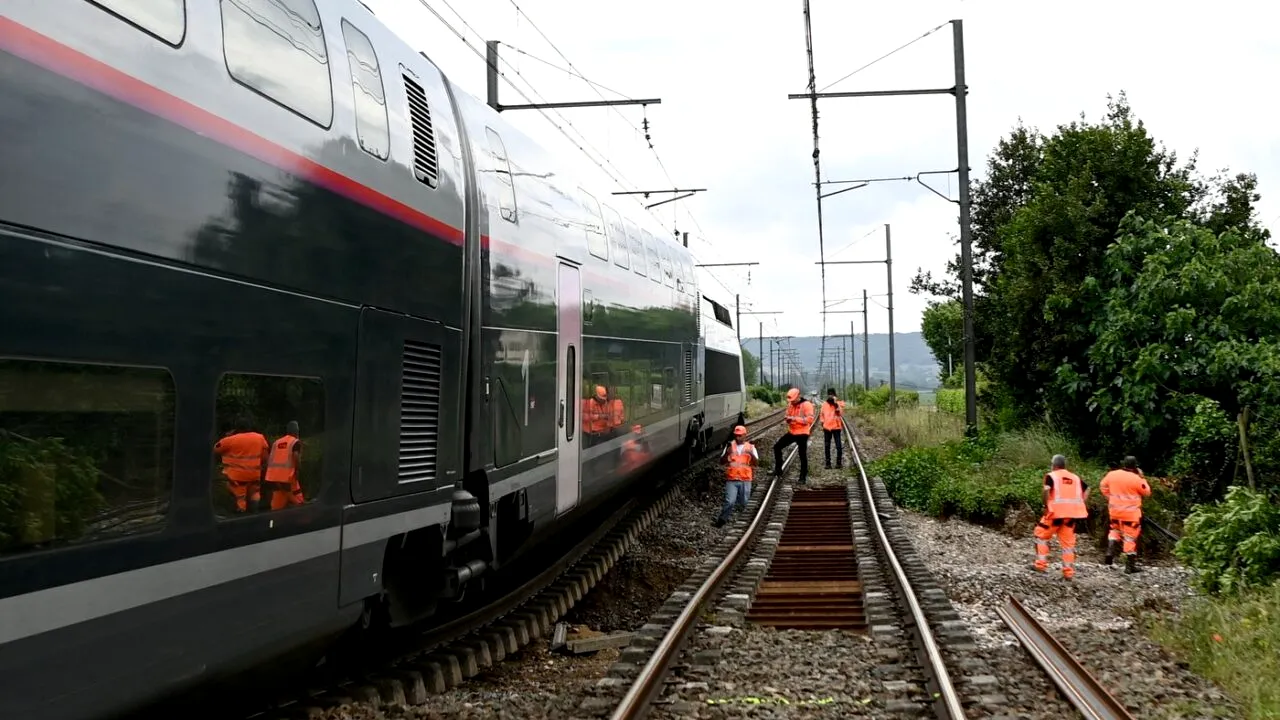 Trei cetățeni români arestați în Franța pentru furtul a sute de metri de cabluri SNCF / Traficul feroviar, GRAV perturbat