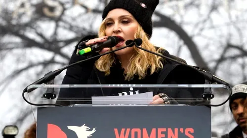 Madonna o susține public pe Britney Spears: Daţi-i viaţa înapoi acestei femei. Sclavia a fost desfiinţată cu mult timp în urmă!