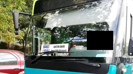 Scenă jenantă surprinsă în traficul aglomerat. Șoferul unui mijloc de transport în comun urlă și face gesturi obscene: „Bă, voi trebuie să fiți împușcați