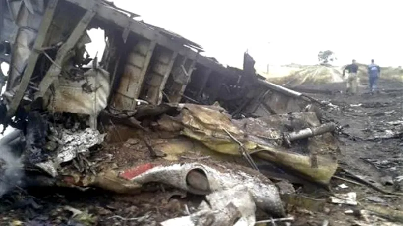 Milițiile separatiste și pompierii au recuperat cutiile negre ale avionului prăbușit în Ucraina 