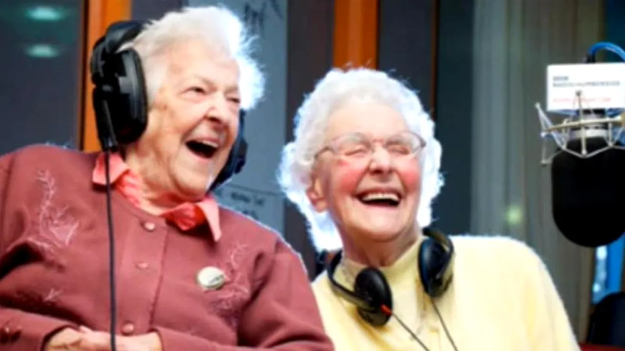 VIDEO. Povestea prezentatoarelor care au împreună 176 de ani și i-au emoționat pe britanici în ziua de Crăciun