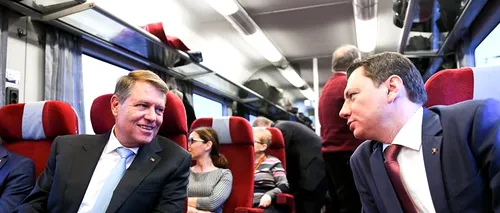 FOTOGRAFIA ZILEI: Iohannis merge la Ploiești cu trenul. Ce a răspuns președintele când a fost întrebat cât costă un bilet