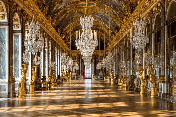 O parte din Palatul Versailles, transformată în hotel. Cum arată și cât costă o cameră în clădirea istorică - FOTO