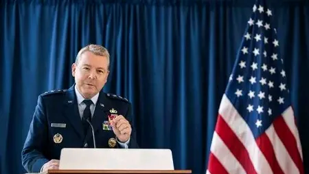 Donald Trump a pus pe liber alți trei înalți funcționari. Printre ei se află și Jeffrey Kruse, șeful Agenției de Informații a Apărării