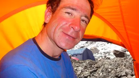 Un alpinist român vrea să escaladeze vârful Everest fără oxigen suplimentar