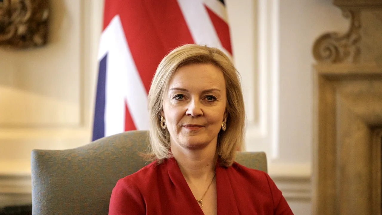 Liz Truss: Putin se umilește pe scena internațională. Sancțiunile trebuie să rămână în vigoare până când toate trupele ruse vor părăsi Ucraina