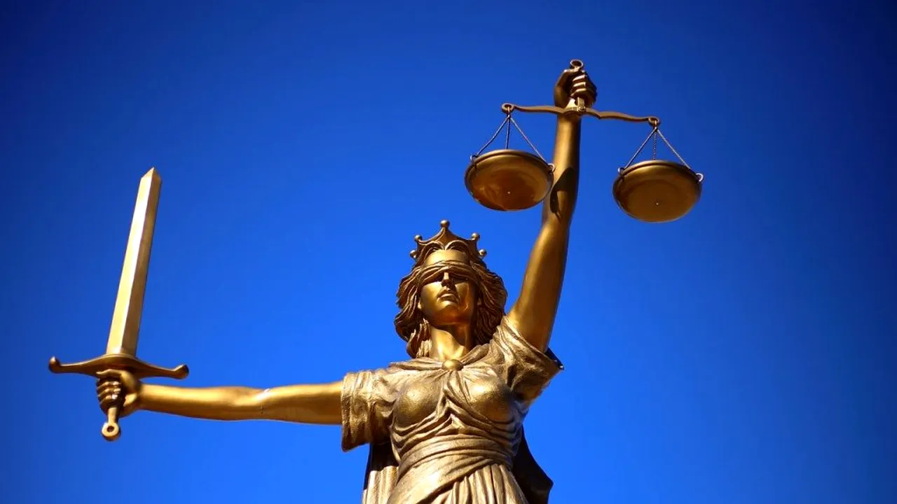 Avocat din Argeş, trimis în judecată de DNA, după ce ar fi luat 10.000 de euro de la un client pentru a interveni pe lângă judecători de la ICCJ