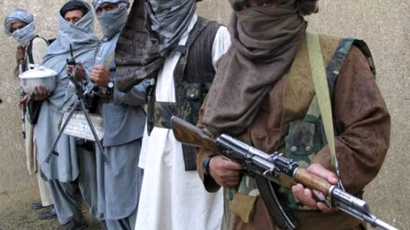Talibanii i-au dat foc unui profesor, în fața elevilor, în școala atacată în Pakistan