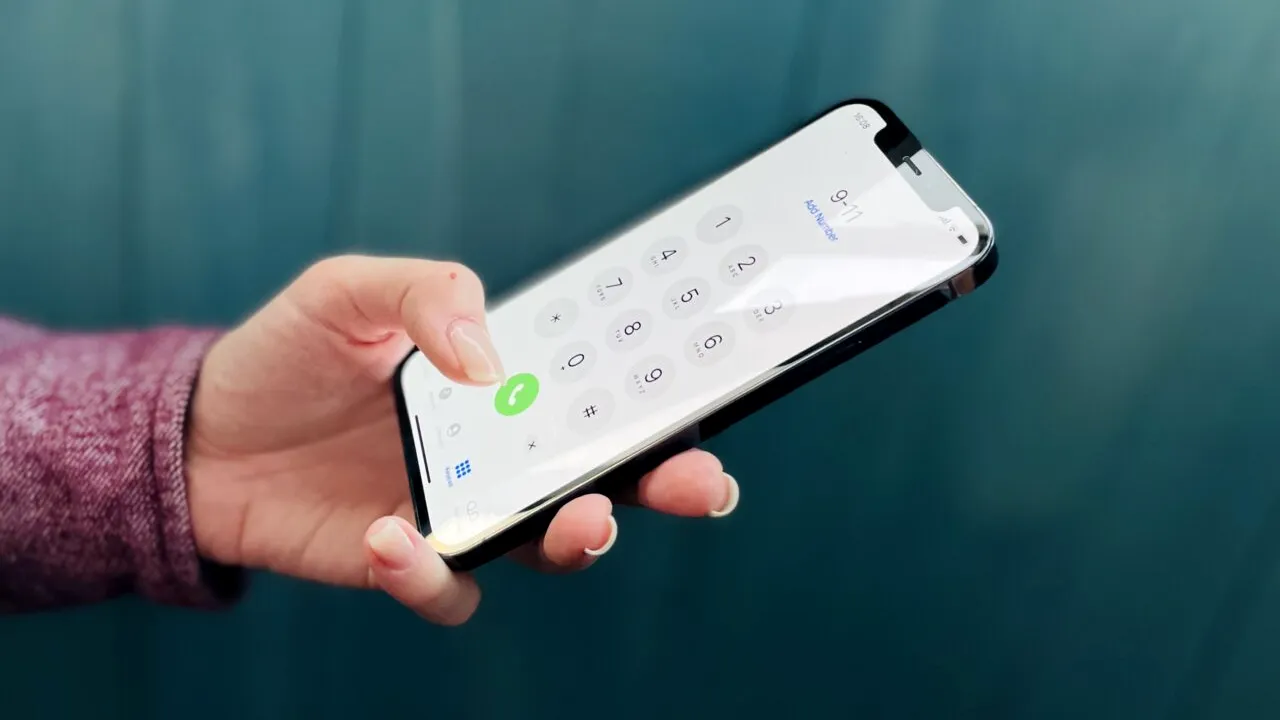 De ce îți apare un punct VERDE pe ecranul telefonului și ce semnificație are. Sub nicio formă nu trebuie să-l ignori!