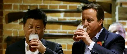 Imaginea zilei: doi lideri mondiali au băut o bere, în cinstea ''relațiilor de aur'' dintre țările lor