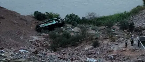 Tragedie în Peru: Zeci de morți și zeci de răniți după ce un autocar a căzut 200 m într-o prăpastie