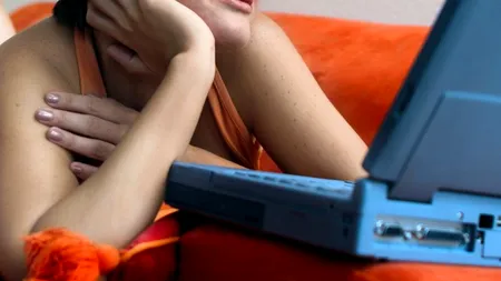 70% dintre tinerii români, HĂRȚUIȚI pe internet. VIDEO