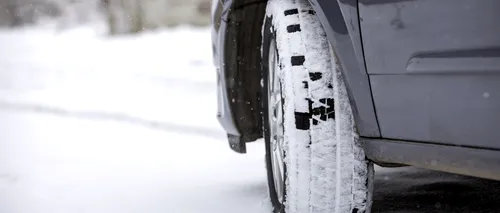 Când se montează anvelopele de iarnă, de fapt. Ce prevede Codul Rutier