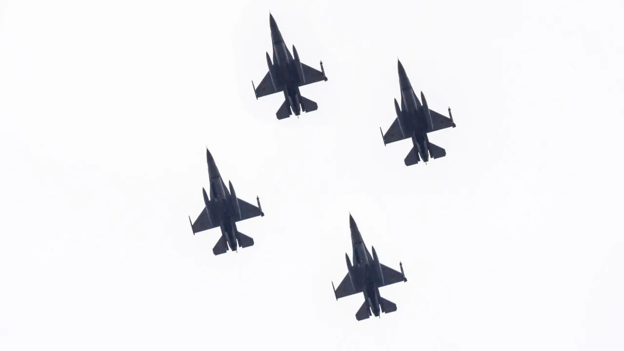 Aeronave din dotarea Forţelor Terestre ale Statelor Unite ale Americii efectuează zboruri de antrenament la înălțimi mici, în județul Constanţa