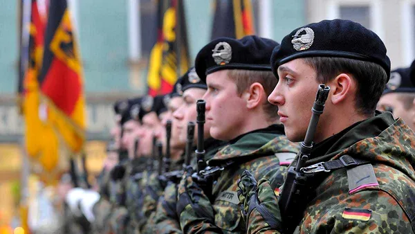 Scandal național în Germania, în urma unei decizii controversate. Bărbații nu au voie să lipsească mai mult de 3 luni din țară fără aprobare militară