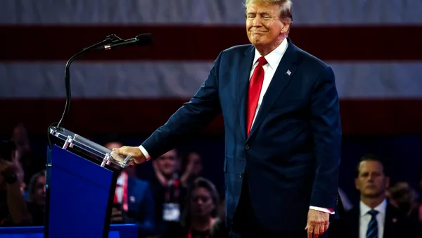 Donald Trump reintroduce CUBA pe lista statelor care sponsorizează terorismul. Decizia anulează, astfel, un ordin executiv dat luna aceasta de Biden