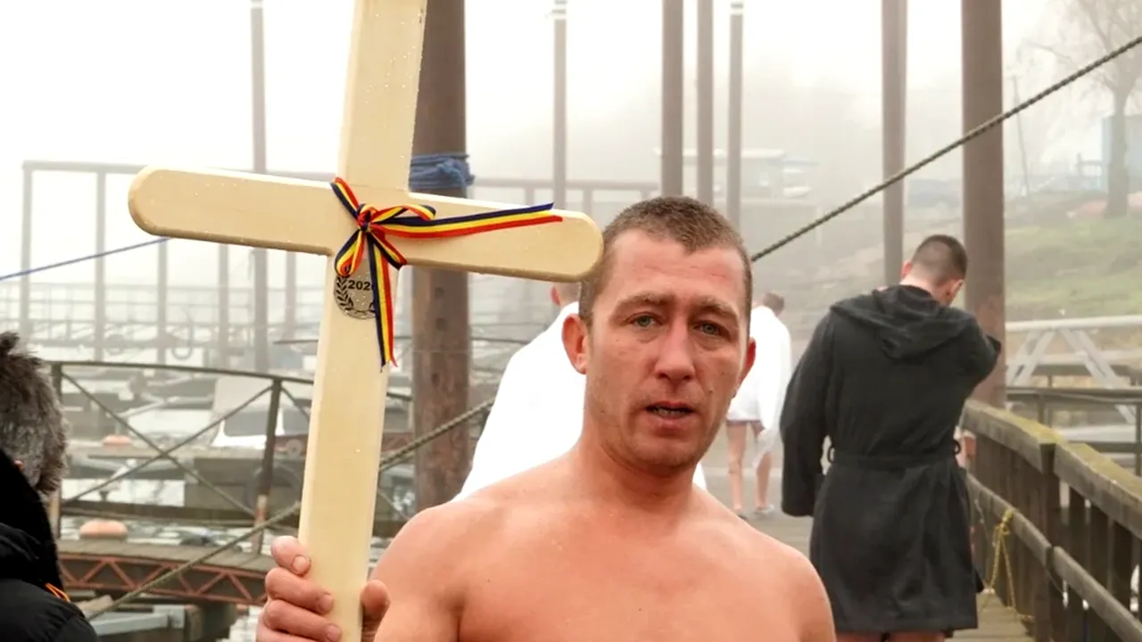 Un brăilean în vârstă de 35 de ani a prins pentru a șasea oară, în 13 ani, crucea sfințită de Bobotează