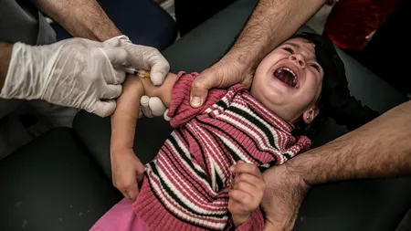 Neîncrederea în VACCINURI, influențată decisiv pe internet de TROLII RUȘI coordonați de Kremlin. 