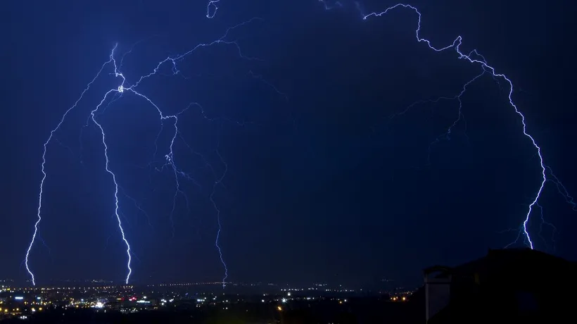 ALERTĂ METEO: Cod portocaliu de furtuni în Capitală până la ora 19:30 / Bucureștenii, avertizați prin sistemul RO-ALERT
