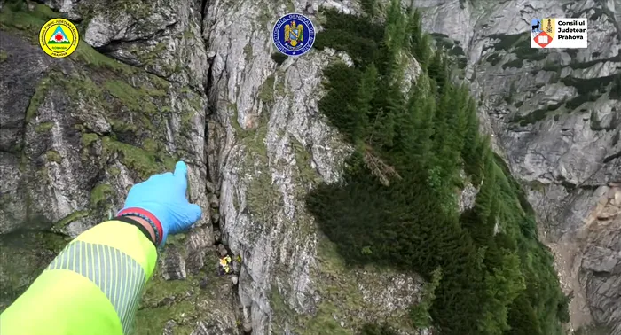 Salvamont Prahova a publicat noi imagini de la intervenția din Albișoara Brânei, locul în care o alpinistă de 36 de ani și-a pierdut viața