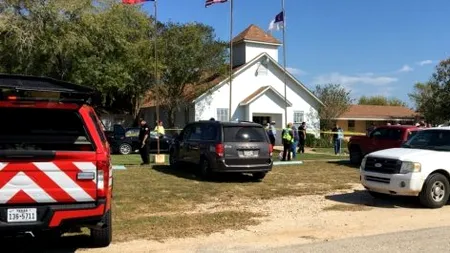 Atac armat într-o biserică din SUA: 26 de oameni au fost uciși și 20 răniți. Atacatorul a fost împușcat. VIDEO