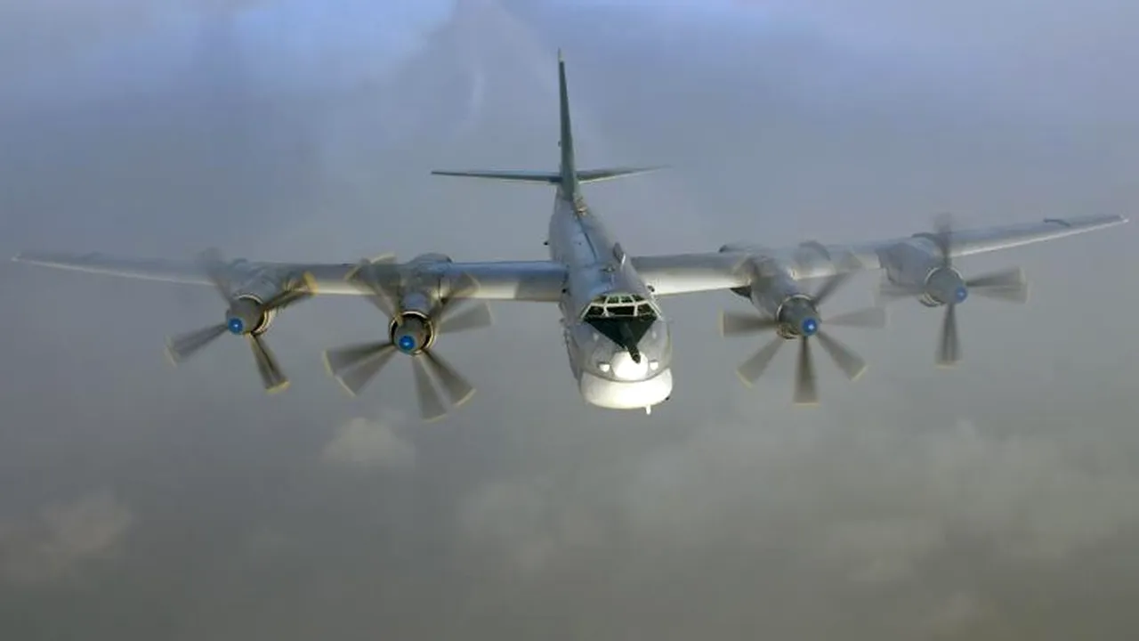Un bombardier strategic rusesc a luat foc la decolare