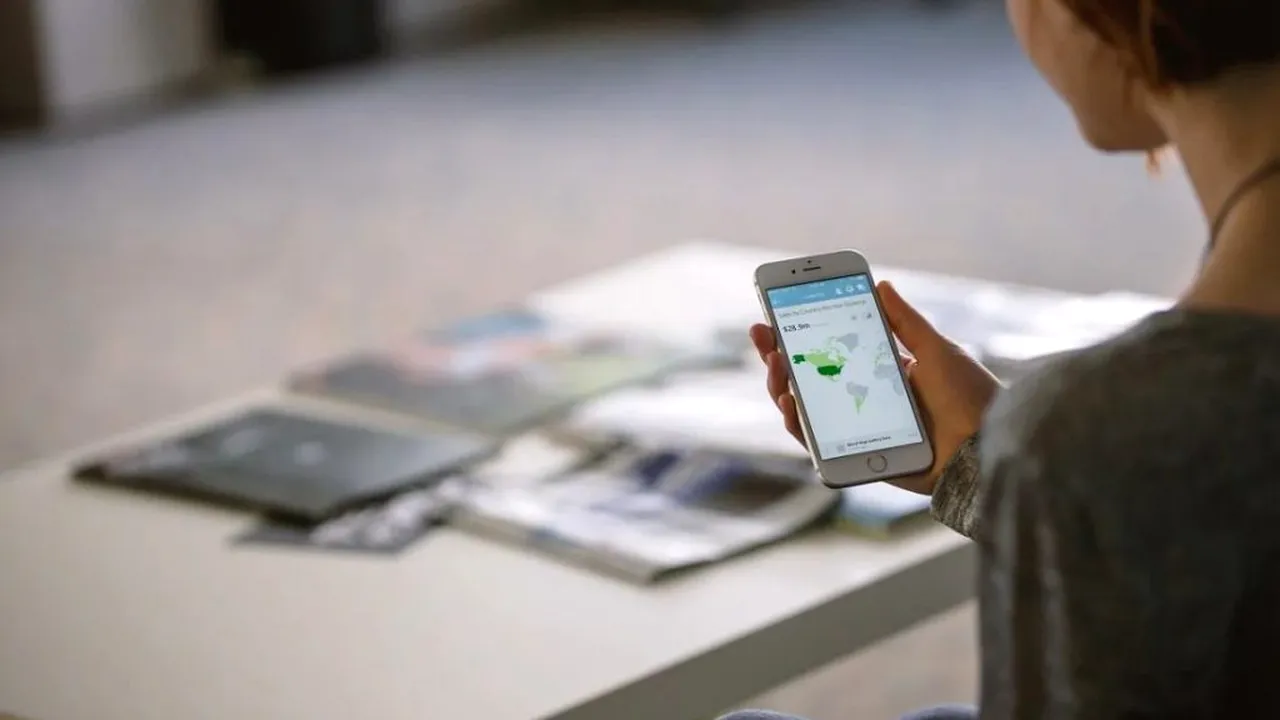 DECIZIE. Comisia Europeană vrea să urmărească populaţia prin telefoanele mobile, în lupta cu coronavirus